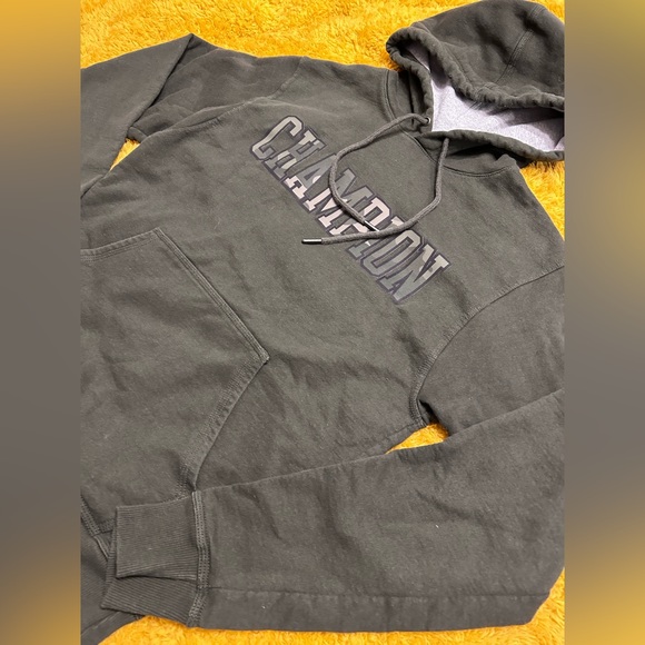 CLEARANCE!! Champion Men’s Hooded Sweatshirt w/ Camo Logo - Picture 4 of 7